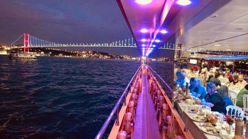 Турецкая ночь и прогулка по Босфору с ужином в Стамбуле